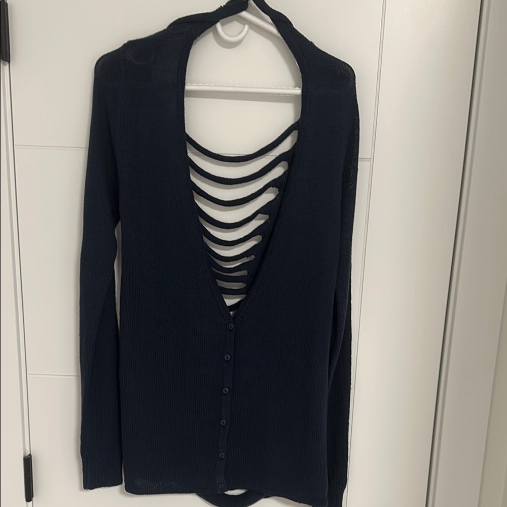 Vintage Cozy Blue V-Neck Sweater with Striking Back Design